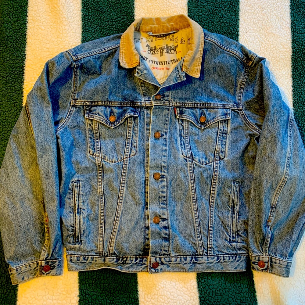 Vintage Levi’s Denim Trucker Jacket Red Tab 75522 0412 Canada Size M Faded Blue